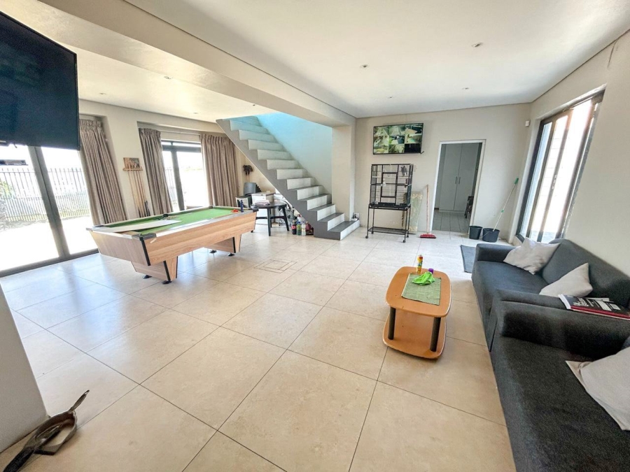 5 Bedroom Property for Sale in Zeekoevlei Western Cape